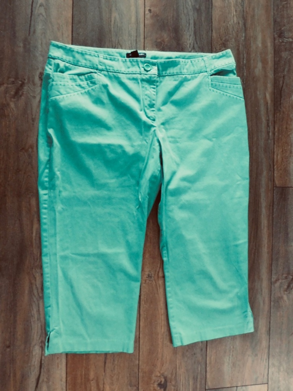 Tribal Studio size 16 Mint Green Stretch Denim Capri / cropped women's pants
